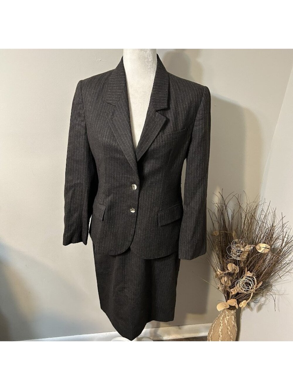 Vtg Saville Women Skirt Suit 2pc Set Gray Lined 100% Wool Pinstriped Sz 10 Flaw